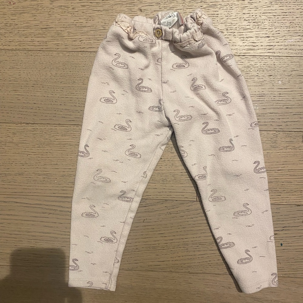 🆕 Zara light pink swan pants